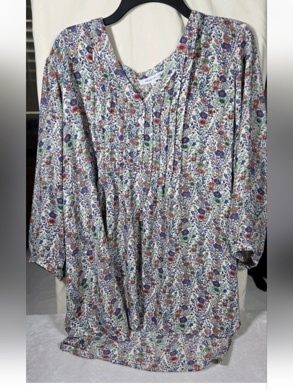 Rose + Olive Women's 3X Floral 3/4 Sleeve Pintuck V Neck Top Blouse Flowy Boho